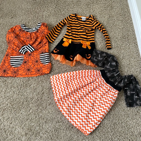 3 Halloween dresses size 6-7 - Picture 1 of 7